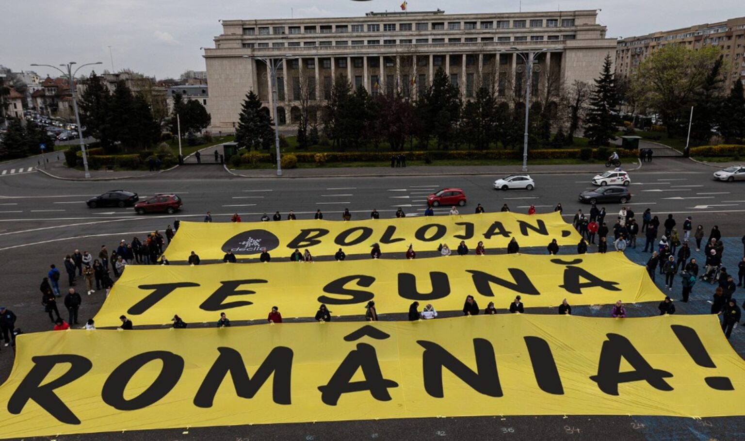 video coregrafie protest bolojan te suna romania in piata victoriei diseara mesajul pentru premier a aparut pe cladirea cocor si alte puncte cheie din capitala 6942a70647afe
