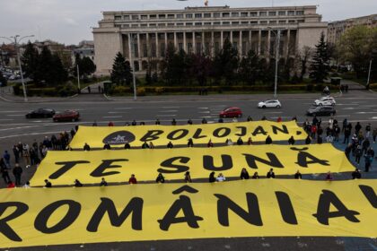 video coregrafie protest bolojan te suna romania in piata victoriei diseara mesajul pentru premier a aparut pe cladirea cocor si alte puncte cheie din capitala 6942a70647afe