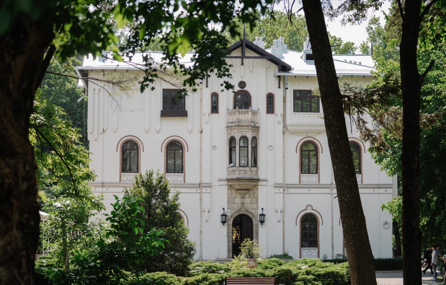 video domeniul stirbey din buftea va fi restaurat si transformat intr un hub de evenimente va avea 3 pavilioane 13 casute pentru invitati si o parcare 69527a7cc098e