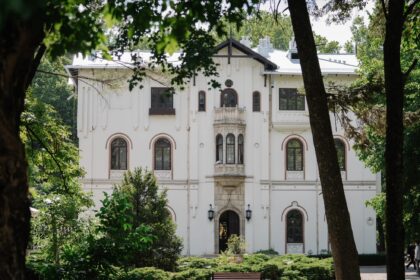 video domeniul stirbey din buftea va fi restaurat si transformat intr un hub de evenimente va avea 3 pavilioane 13 casute pentru invitati si o parcare 69527a7cc098e