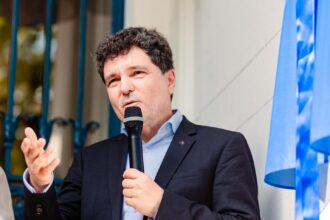 video nicusor dan ii indemn pe bucuresteni sa iasa la vot indiferent de optiunile pe care le au 6935300b82537