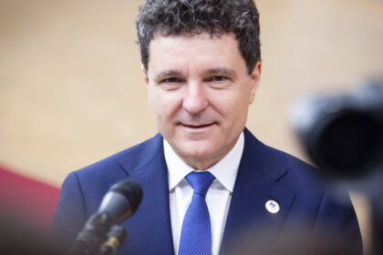 video nicusor dan mesaj pentru romanii din marea britanie va multumesc ca sunteti o carte de vizita a romaniei 69424076589d8