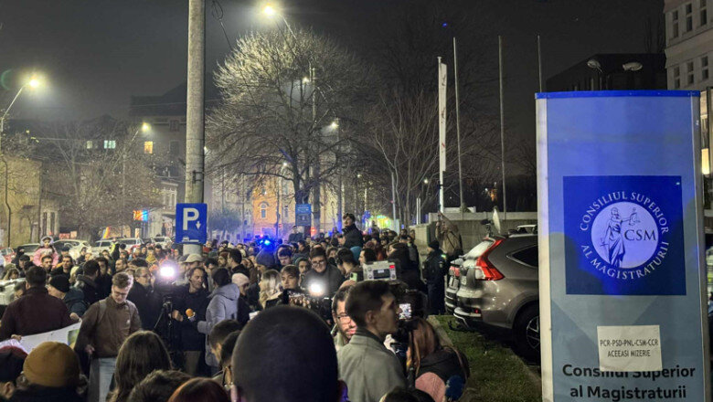 videofoto manifestatie pentru independenta justitiei in fata sediului consiliului superior al magistraturii protest si in cluj 6939c040f3d8e