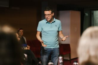 vlad cristache inlaturat de la conducerea teatrului excelsior primarul general interimar nu i a prelungit mandatul 69309d3107254