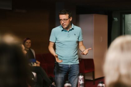 vlad cristache inlaturat de la conducerea teatrului excelsior primarul general interimar nu i a prelungit mandatul 69309d3107254