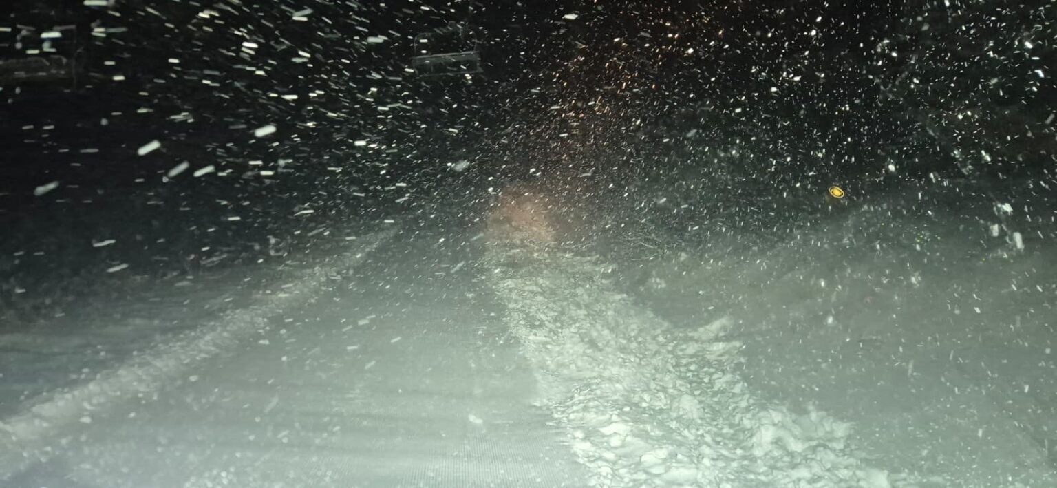 a fost inchis drumul catre cota 1400 din sinaia din cauza zapezii depuse pe carosabil 695b77255bc0d