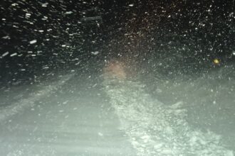 a fost inchis drumul catre cota 1400 din sinaia din cauza zapezii depuse pe carosabil 695b77255bc0d