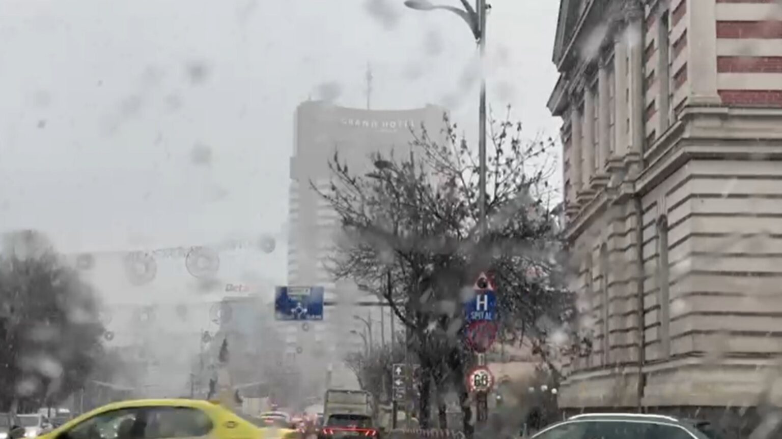 a inceput sa ninga in bucuresti si ilfov soferii sunt sfatuiti sa circule prudent si sa aiba cauciucuri de iarna 695f7de09e4ee