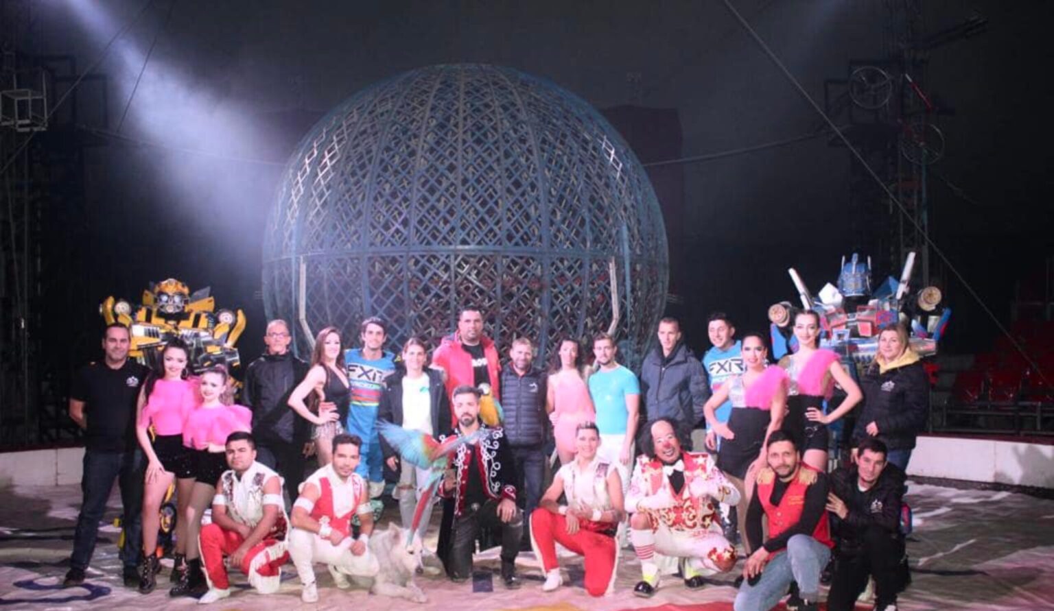 acrobati jongleri si magicienii de la circul espinol vin in parcul drumul taberei in weekend informatie esentiala pentru bucuresteni in anunt cortul este incalzit 6968e8e239bf5