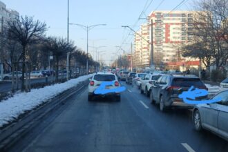 aglomeratie pe bulevardul iuliu maniu din capitala bucurestean bara la bara de la pacii spre autostrada 696b4e731c144