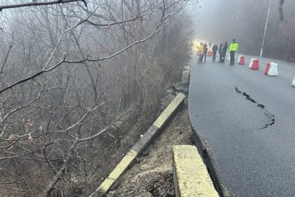 alunecarea de teren se agraveaza la campina trafic inchis pe bulevardul carol i 69792ce044342