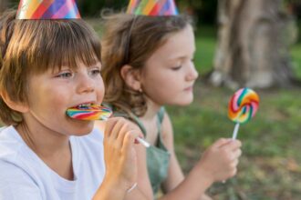 avem candy land show in acest weekend in herastrau cu mic cu mare bucurestenii se pot bucura de vata de zahar baloane si multe alte surprize 695d4e3562a9f