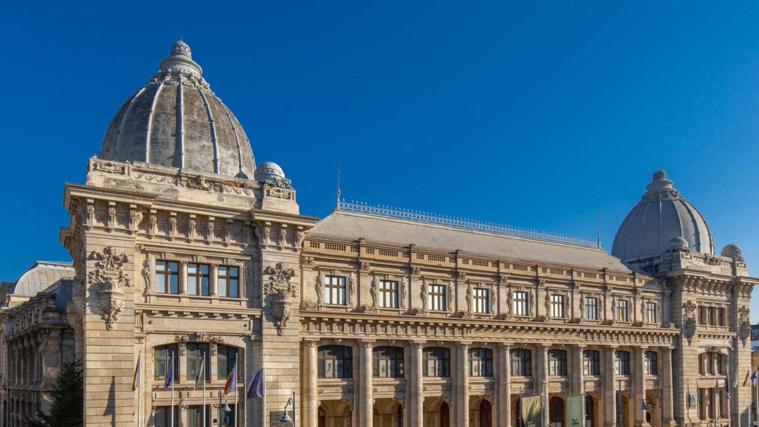 bucurestenii pot admira bijuteriile casei regale si closca cu puii de aur duminica va fi un tur ghidat la muzeul national de istorie a romaniei 697cac1165573