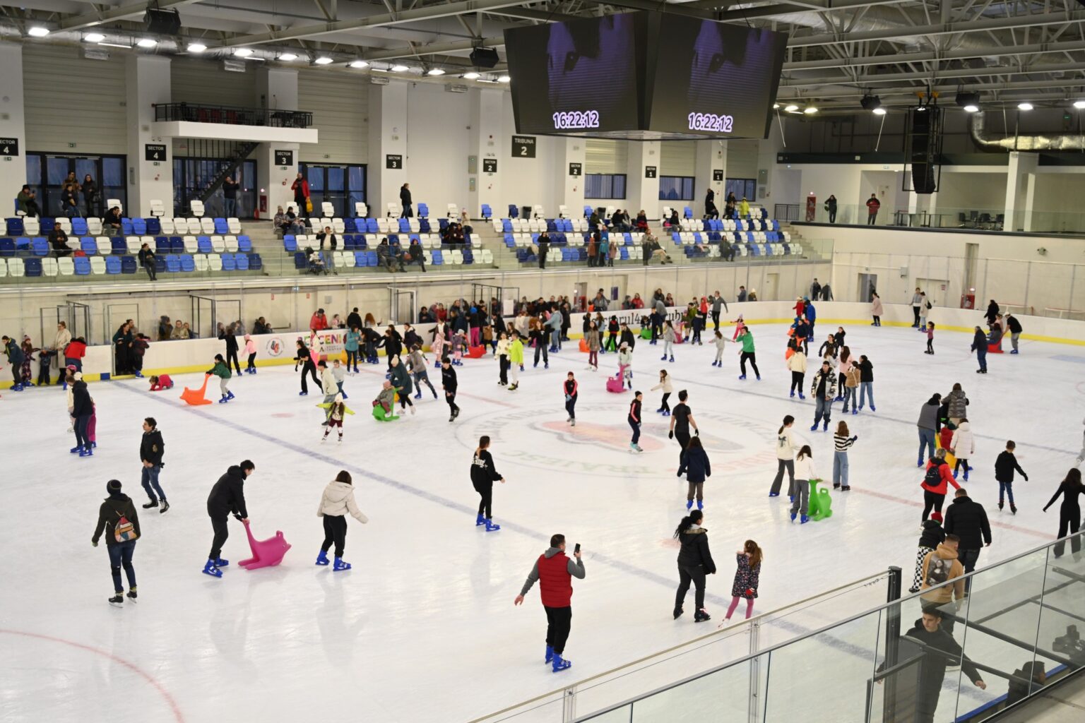 bucurestenii trebuie sa si faca programare pentru a patina pe berceni arena din acest weekend programul de agrement in perioada 23 25 ianuarie 69725714804d0