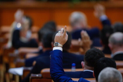 ce au facut parlamentarii anul trecut sute de legi depuse majoritatea ramase in aer alesii si au concentrat atentia pe zile festive 697cd63c278e8