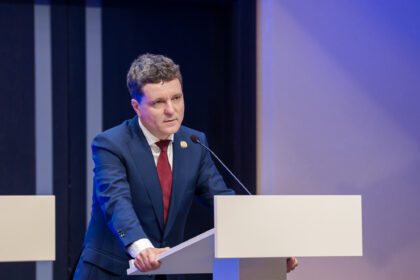 ce cadouri de protocol a primit nicusor dan in 2025 697de28db7490