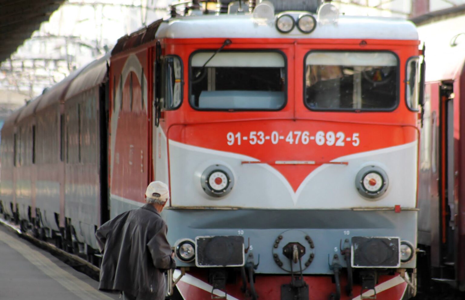 cfr calatori intarzieri de peste 6 500 de minute pe ruta peris buftea din cauza unor probleme tehnice 695f81f6ab0cb