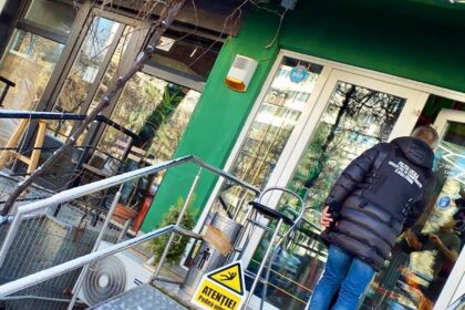 controale la agentii comerciali din sectorul 6 pentru curatarea zapezii si ghetii de pe trotuare 696223cf910a1