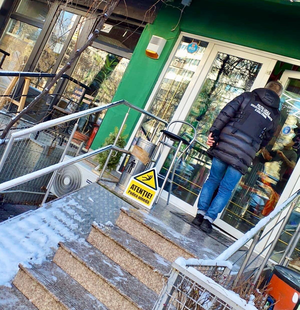 controale la agentii comerciali din sectorul 6 pentru curatarea zapezii si ghetii de pe trotuare 696223cf910a1