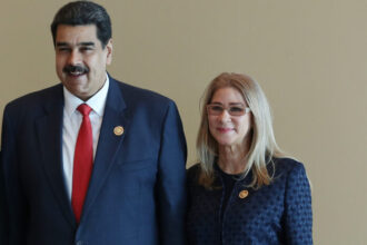 donald trump liderul venezuelean si sotia sa capturati si scosi din tara pe calea aerului 6958f62fc06f3