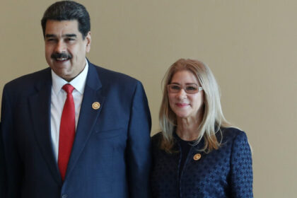 donald trump liderul venezuelean si sotia sa capturati si scosi din tara pe calea aerului 6958f62fc06f3