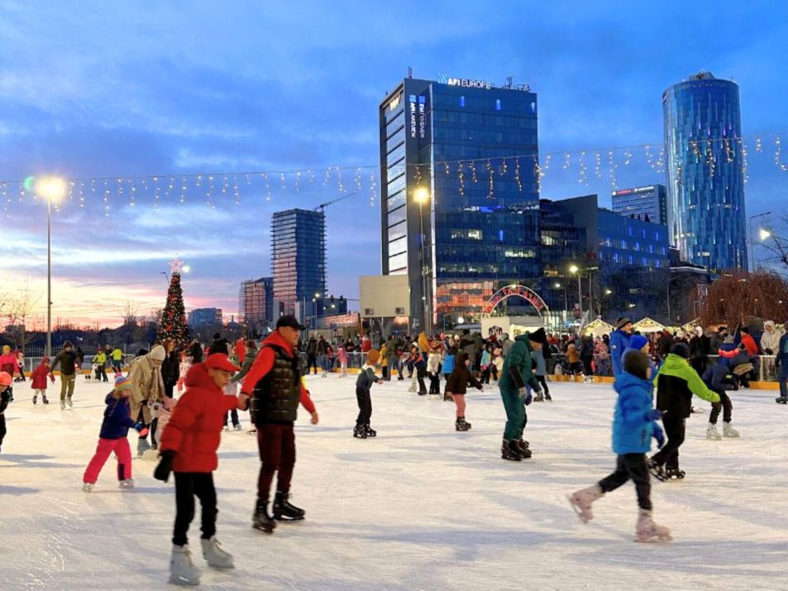 e party pe gheata cu dj in nordul bucurestiului la caro iceland in acest weekend cat costa intrarea si inchirierea patinelor 69692f85b3c32