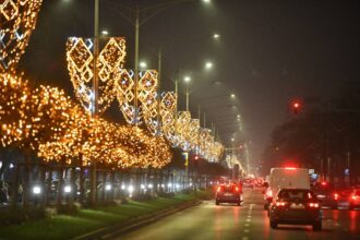 foto e29ca8 ultimele seri cu luminitele de craciun aprinse in sectorul 6 de luni se strang decoratiunile din parcuri si de pe strazi 6962591c27d80