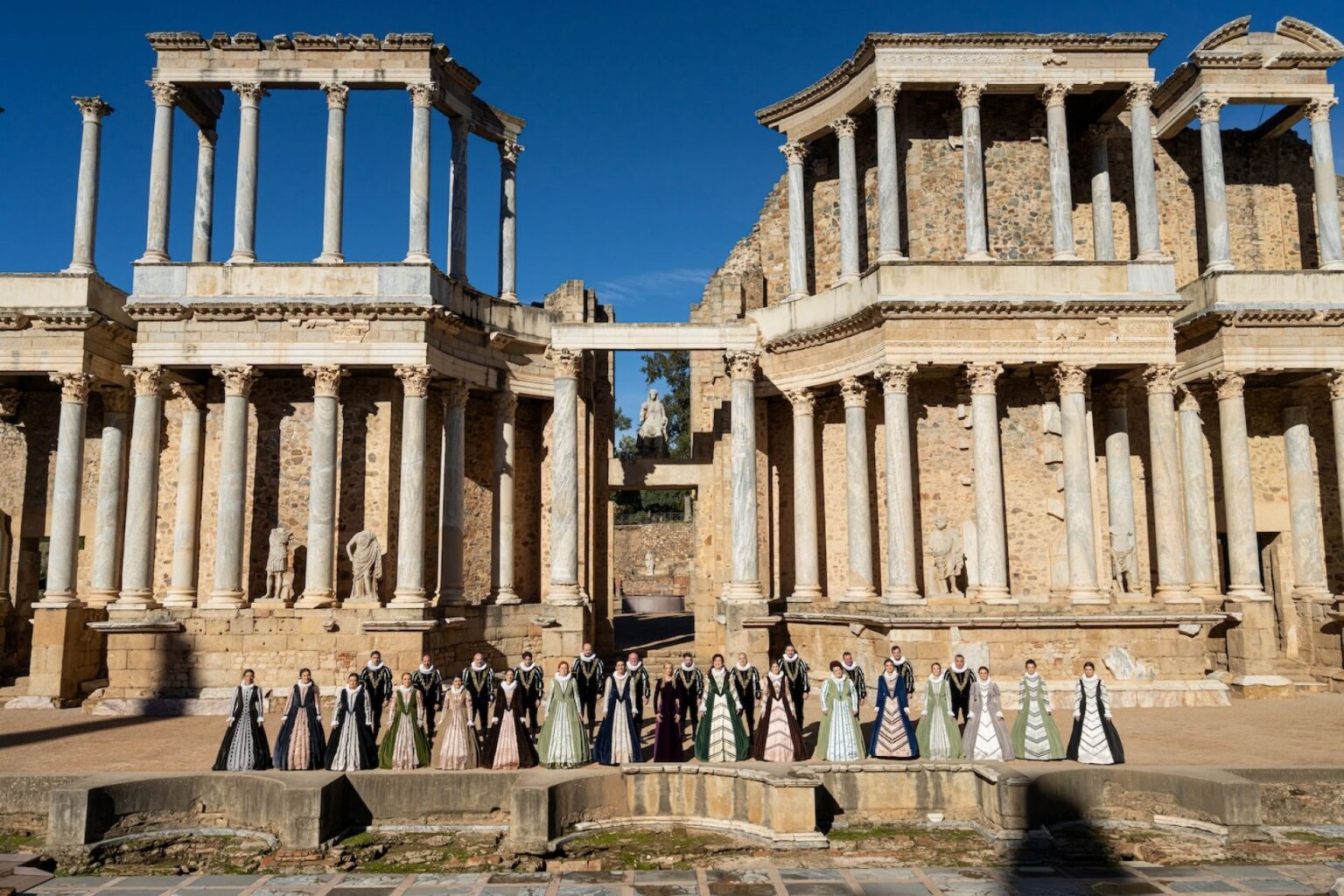 foto maine avem madrigal la metrou e29da4efb88f videoclipul merida efemeride va fi difuzat in statia piata unirii 1 si lansat la cinema in mega mall 696792f3aebf2