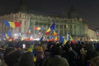 foto mii de persoane la protestul organizat de claudiu tarziu si sustinut de aur manifestantii au plecat spre piata romana 69691dc221bf1