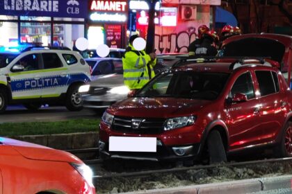 foto o masina a ramas defecta pe sinele de tramvai din sectorul 5 doua linii stb sunt blocate 695806c0f00e9