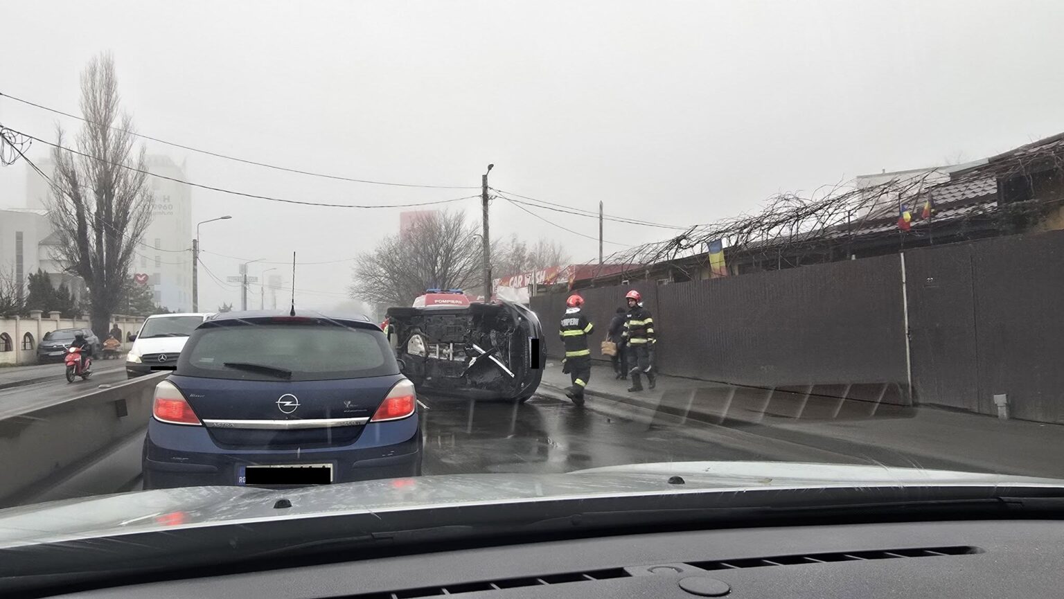 foto ok sa nceapa 2026 in traficul din bucurestif09f9894 masina rasturnata pe soseaua fundeni trafic ingreunat din cauza accidentului 695e2dc4b6057
