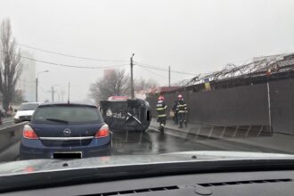 foto ok sa nceapa 2026 in traficul din bucurestif09f9894 masina rasturnata pe soseaua fundeni trafic ingreunat din cauza accidentului 695e2dc4b6057