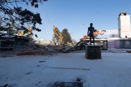 foto sute de suporteri au asistat la demolarea vechiului stadion dinamo incep lucrarile la noua arena multifunctionala 696f7b538c87a
