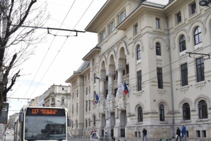 liniile 122 si 137 vor opri si in statia universitate incepand de miercuri 69663de4ccd2c