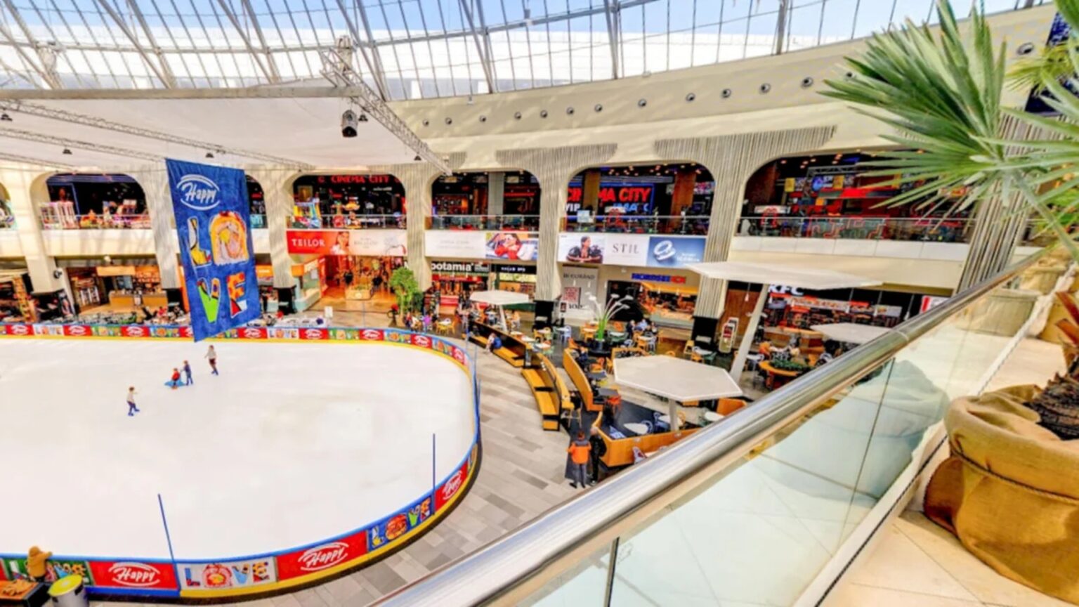 mallul afi valoreaza peste 600 milioane de euro aici regasim peste 350 de branduri 695930643dce0