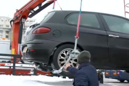 masinile parcate neregulamentar in sectorul 3 nu vor mai fi ridicate daca soferul afiseaza un numar de telefon si raspunde la apel 696a34153e3d4