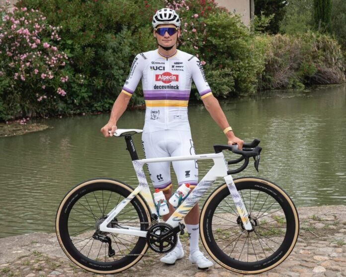 mathieu van der poel a castigat ciclocrosul de anul nou de la baal 6957b8a903d1c