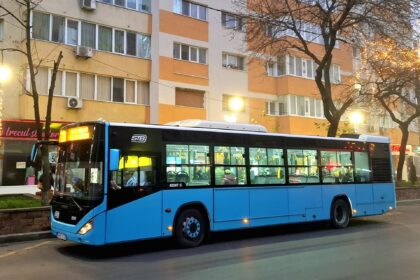 panica intr un otokar de pe linia 640 din bucuresti calator autobuzul s a umplut de fum in spate soferul stia despre defectiune 695fb784f3564