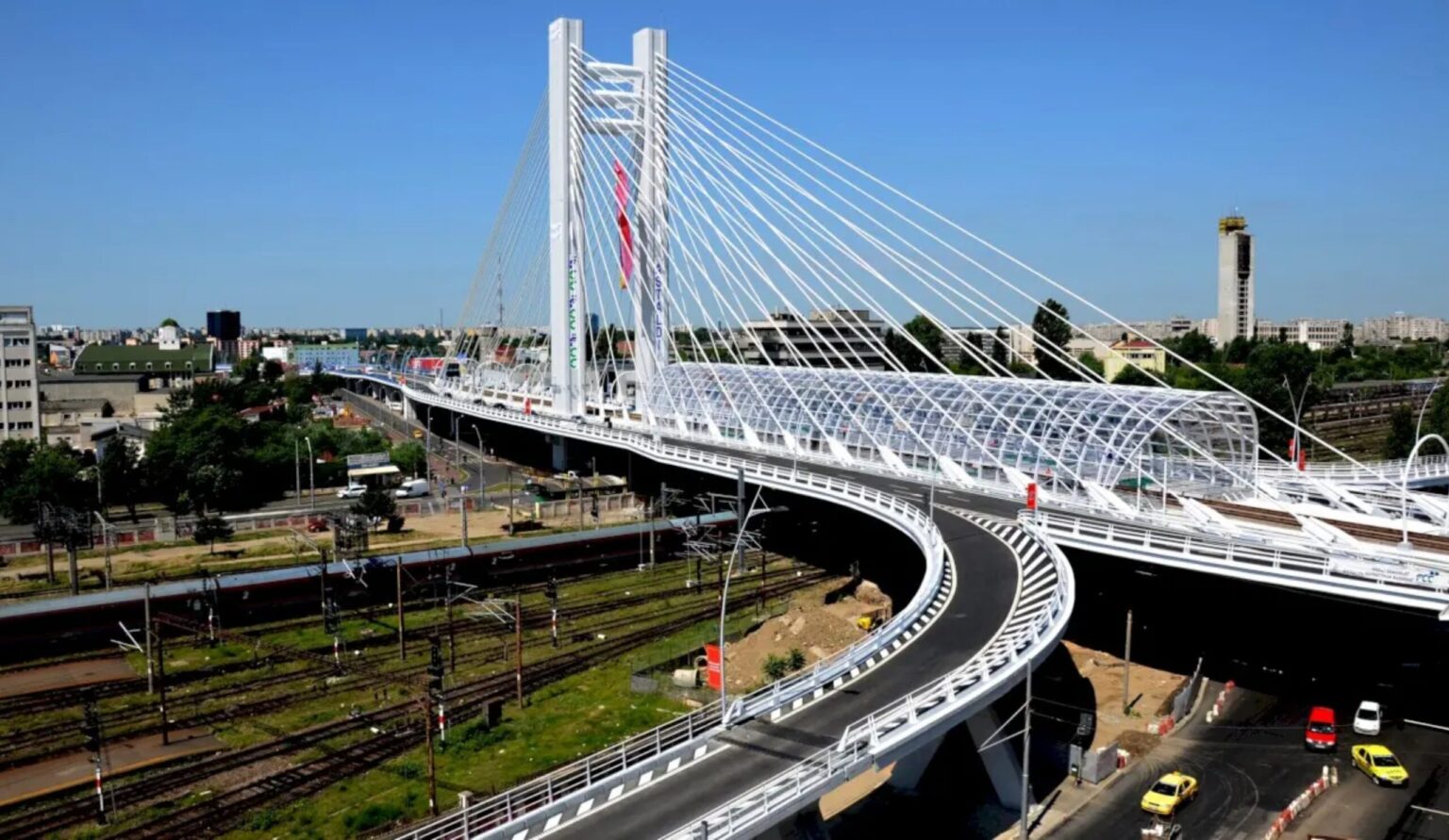 pasajul basarab e aproape un dezastru arata expertizele podul pune in pericol vietile celor care il strabat constructia nereceptionata are nevoie urgenta de mentenanta 696a35a451a9f