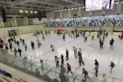 patinoarul berceni arena revine la programul normal bucurestenii pot veni sa se dea cu patinele pe gheata de azi 696a43e9c5271
