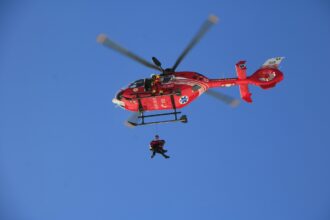 salvamont romania peste 8 000 de persoane salvate de pe munte anul trecut in 162 de cazuri a fost nevoie de ajutorul elicopterelor 696ded588846a