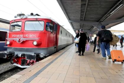 trenul bucuresti budapesta are ruta temporar modificata pentru lucrari la calea ferata intre doua statii calatorii vor fi dati jos din vagoane si plimbati cu rata 6967849a70e6d