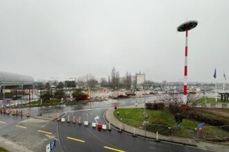 un al doilea santier in parcarea sosiri de la aeroportul otopeni pe langa cel pentru statia de metrou m6 toata zona va fi consolidata lucrarile vor dura 4 ani 695b7b43e7eac