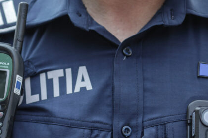 un hunedorean si a reclamat sotia la politie ca l a lovit si l a amenintat femeia trebuie sa poarte dispozitiv de monitorizare 6961153dbb87c