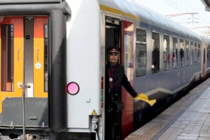 vagonul bar bistro nu va mai circula de la bucuresti la brasov cfr calatori il muta pe alta ruta spre vestul tarii 695fc5a755fbe