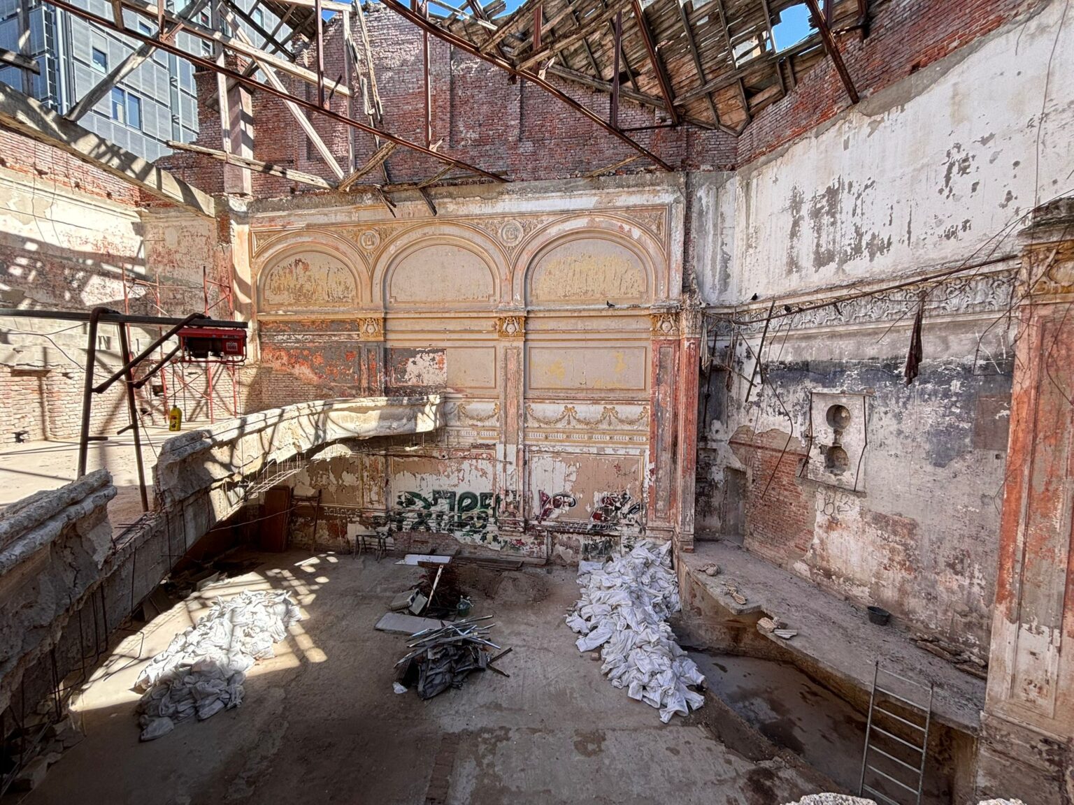 video cinema marconi diamantul neslefuit de pe calea grivitei este pus in siguranta cu tot cu restaurarea santierul va dura 5 ani 6967756cabbe4