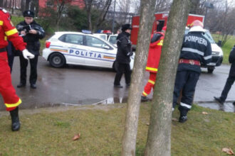 video interventie contracronometru la craiova pentru salvarea unui copil si a unui adult cazuti intr un lac care este starea victimelor 696baf0d94b0d