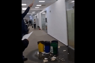 video tavan afectat de infiltratii la noul sediu al directiei taxe si impozite sector 1 clotilde armand mutarea din piata amzei este ilegala 69736a792a975