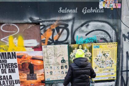 barbat care lipea afise prin bucuresti amendat cu 3 000 de lei 6986ce8b30f8f