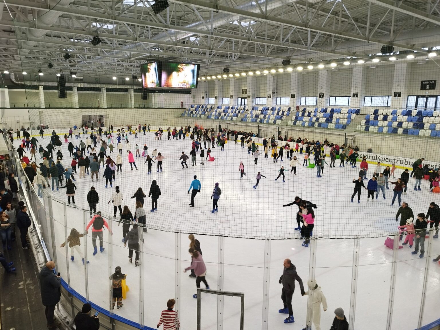 berceni arena se redeschide integral pentru public in acest weekend care e programul patinoarului de vineri sambata si duminica 6985e59d6007c